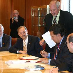 Firma del acto de Hermanamiento